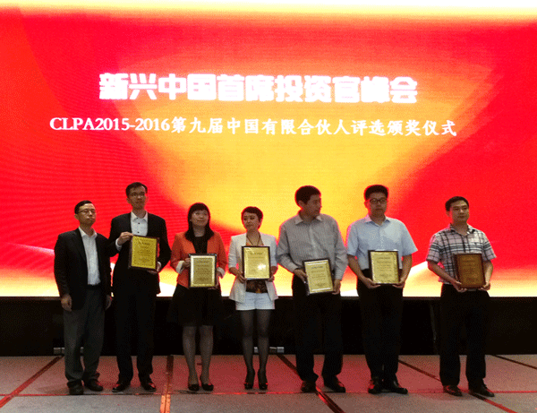 1467099391667098664.gif 3.gif